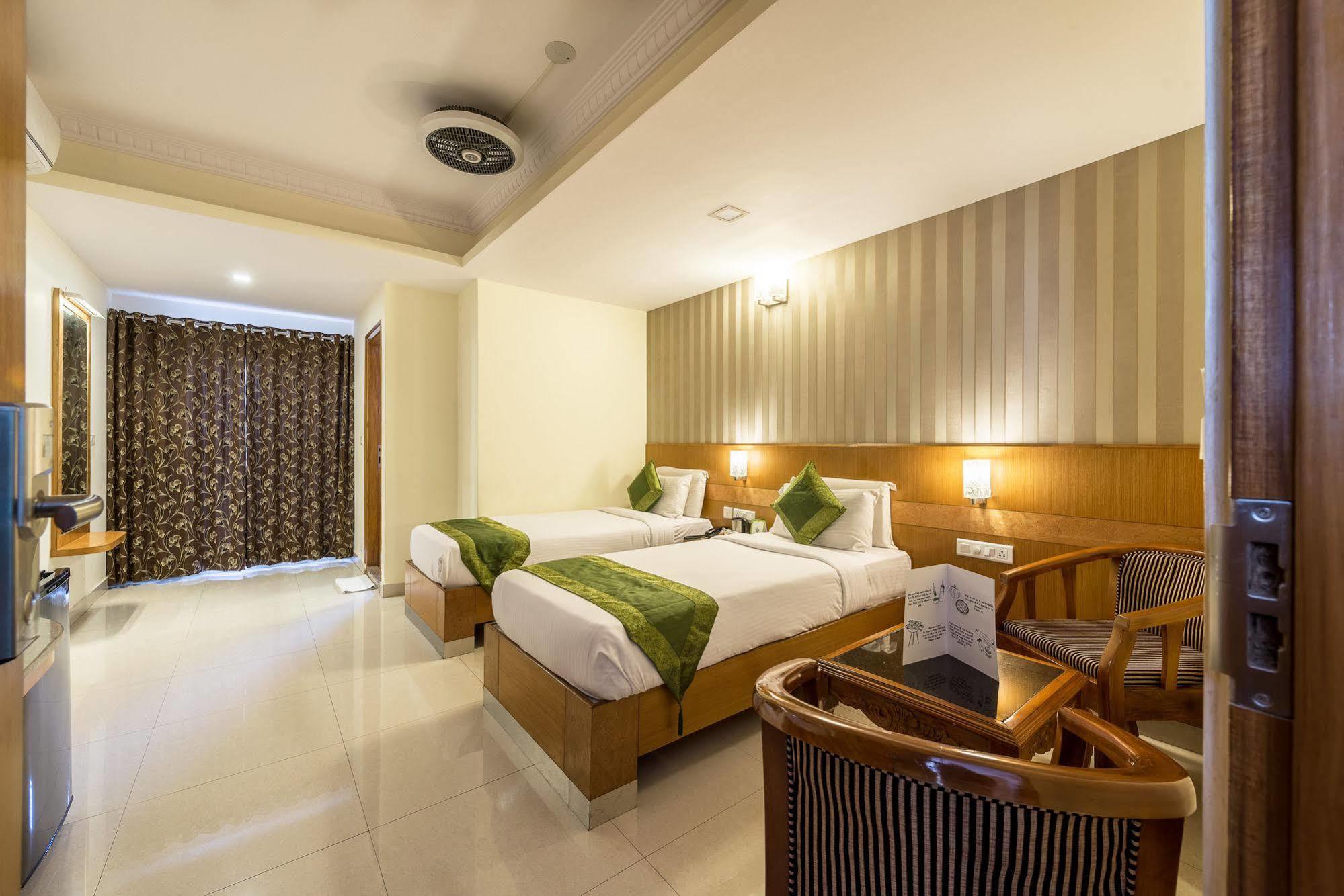 Treebo Akshaya Lalbagh Inn Bangalore Exterior photo