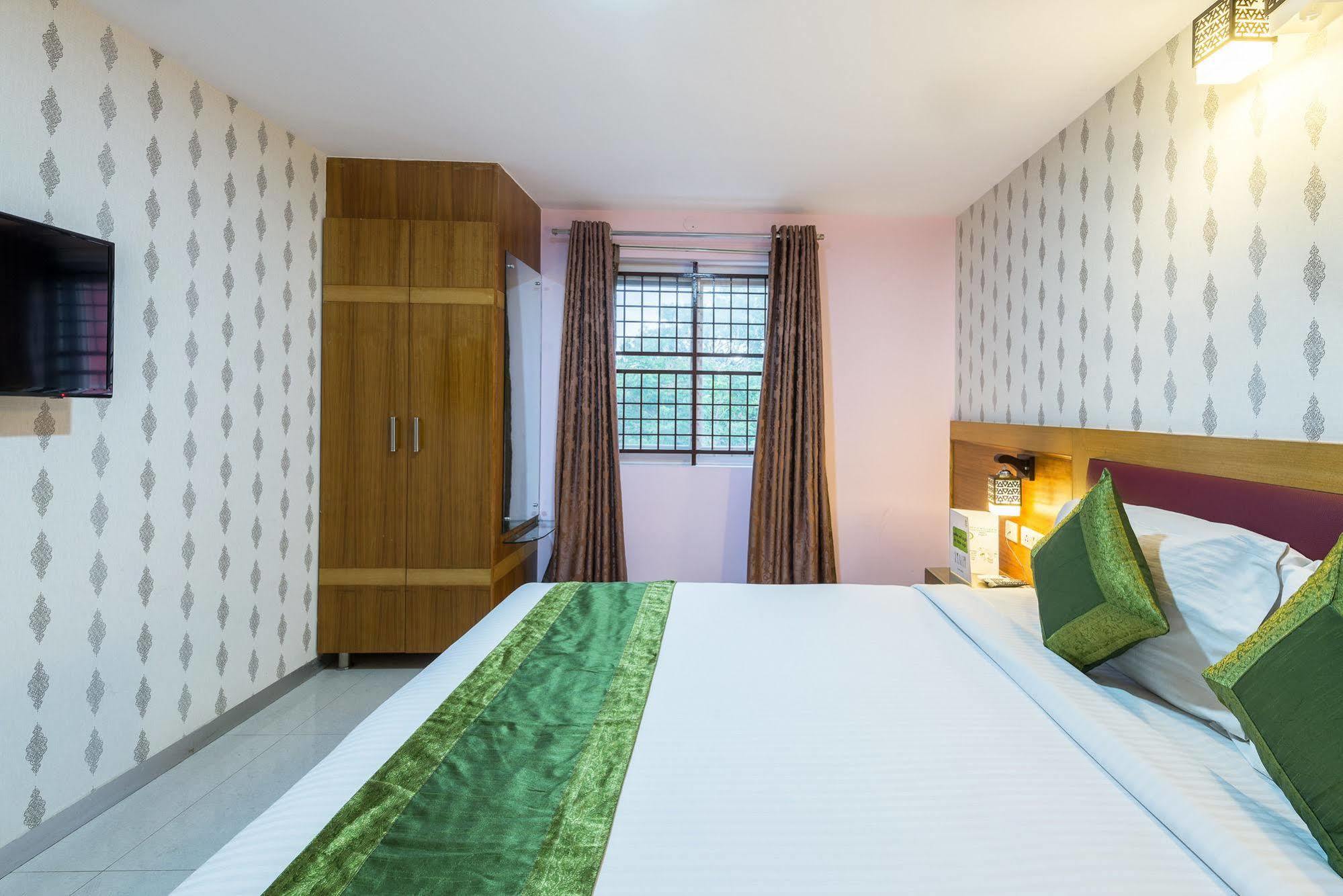 Treebo Akshaya Lalbagh Inn Bangalore Exterior photo